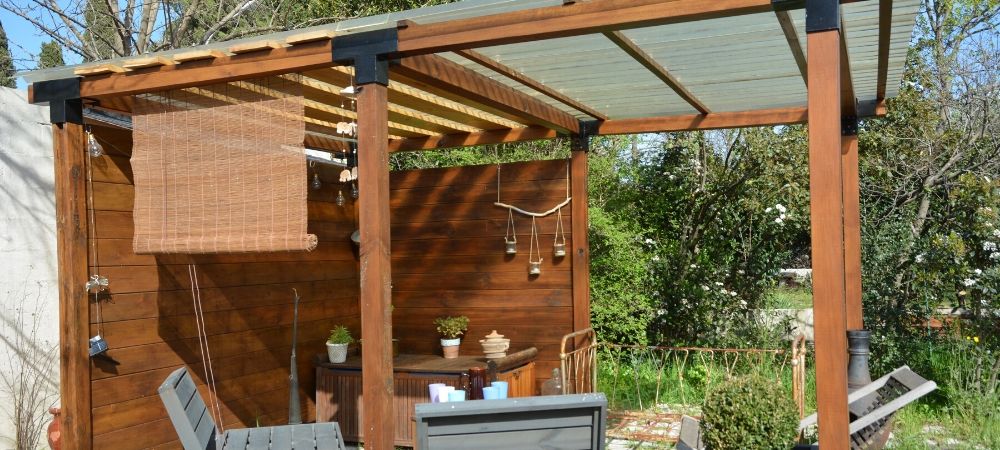 Construire une pergola en bois de palette : les étapes pour une