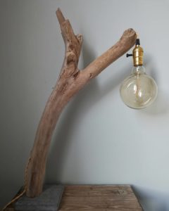 Bois flotté en lampe par Créa_Théo