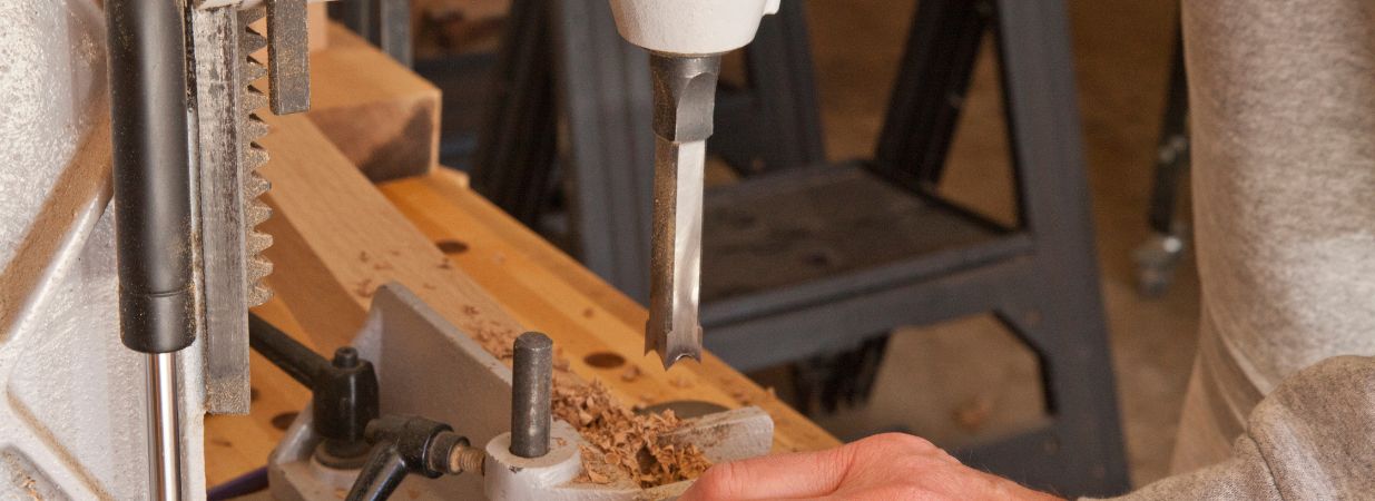 Assemblage bois : utiliser une mortaiseuse à chaîne