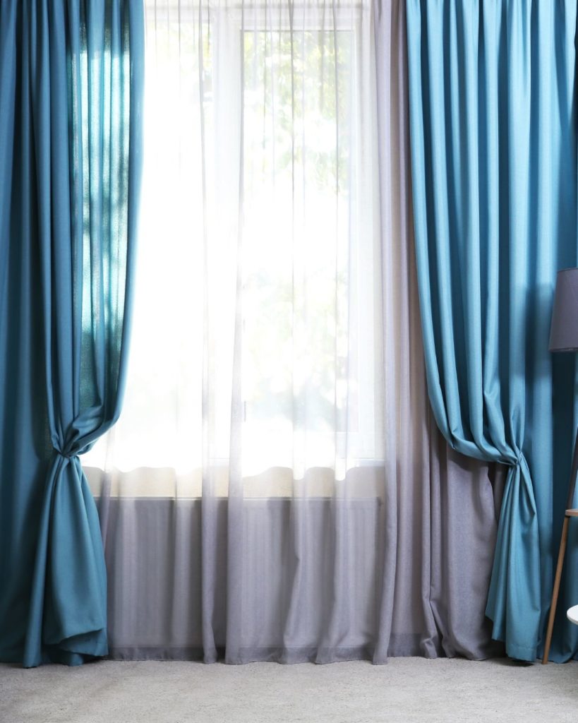 Comment mettre des rideaux sans faire de trous ? – Blog BUT